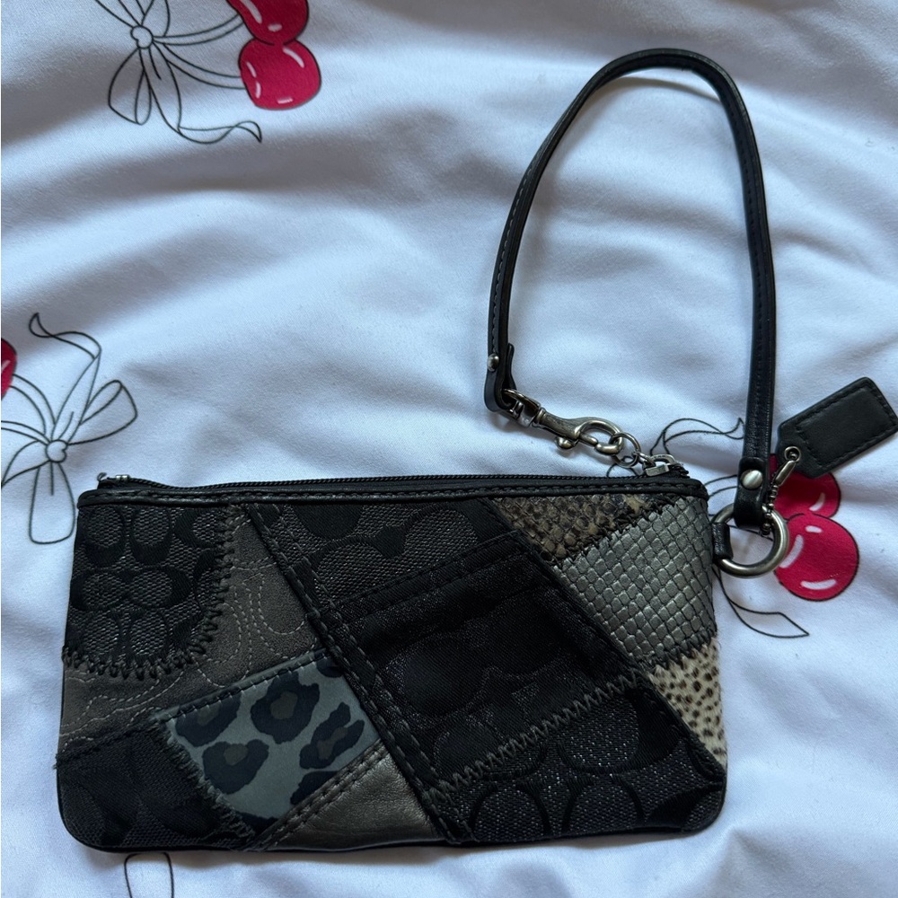 🖤Y2K Rare Coach Black and Gray Patchwork Studded Wristlet - Picture 3 of 8